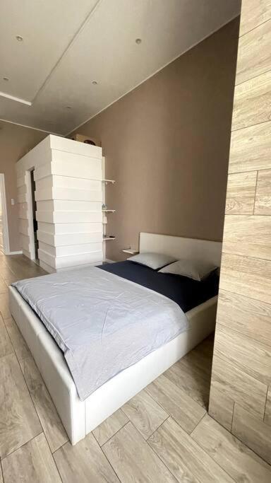 Renovated And Spacious Two-Bedroom Condo In Будапешт Экстерьер фото